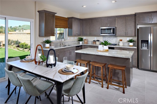 Detail Gallery Image 5 of 20 For 8175 Perada St, Jurupa Valley,  CA 92509 - 4 Beds | 3 Baths
