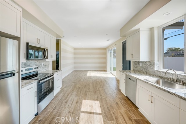 Detail Gallery Image 11 of 20 For 1703 Park, Huntington Beach,  CA 92648 - 2 Beds | 2 Baths