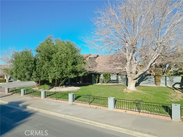 42722 20th W Street, Lancaster CA: https://media.crmls.org/medias/c0c06ae5-6ec2-431a-b476-6a719b5266ee.jpg