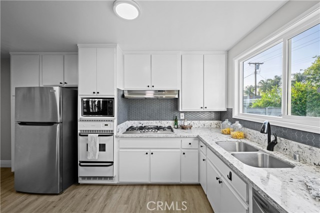 Detail Gallery Image 9 of 32 For 16521 Plummer St, North Hills,  CA 91343 - 3 Beds | 2 Baths