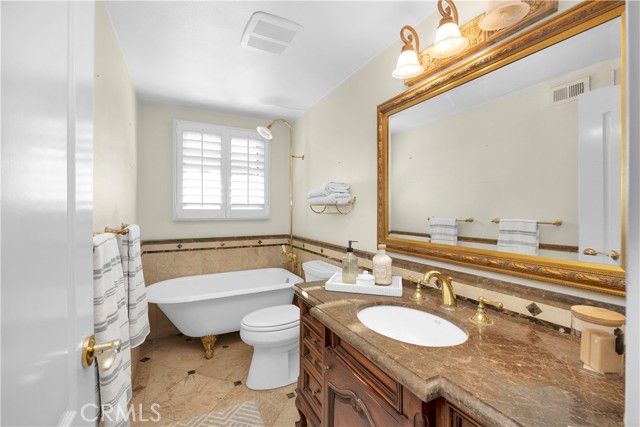 11772 Pine Street, Los Alamitos CA: https://media.crmls.org/medias/c0c12619-785f-4c58-9a46-27f5ee8818c7.jpg