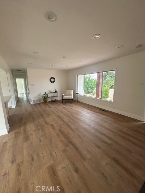 33140 Buena Vista Street, Lake Elsinore CA: https://media.crmls.org/medias/c0c182cb-5a29-4cd2-a76d-18fd0d7664e7.jpg