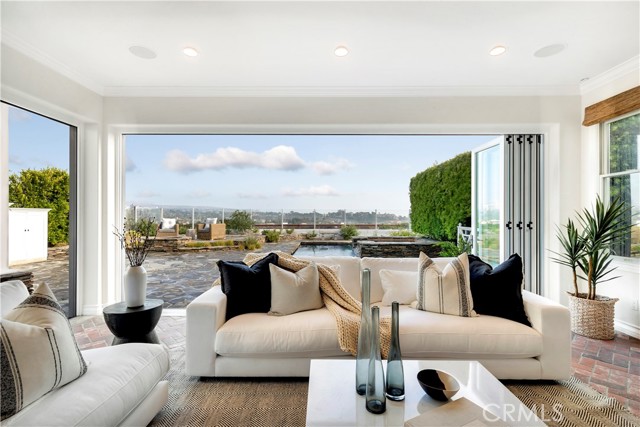 Detail Gallery Image 15 of 42 For 31 Cape Andover, Newport Beach,  CA 92660 - 4 Beds | 3/1 Baths