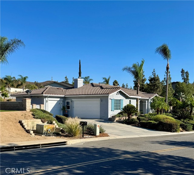 1231 El Paso Drive, Norco CA: https://media.crmls.org/medias/c0c1e1bc-75b4-4675-9ffc-c2be4c05af06.jpg