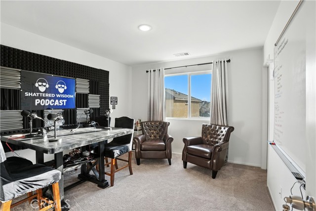 Detail Gallery Image 33 of 75 For 11715 Periwinkle Pl, Jurupa Valley,  CA 91752 - 6 Beds | 4/1 Baths