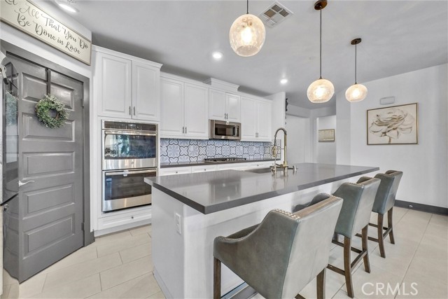 40569 Koa Court, Temecula CA: https://media.crmls.org/medias/c0c41bb9-ee8b-4a53-8750-03915269fc8d.jpg