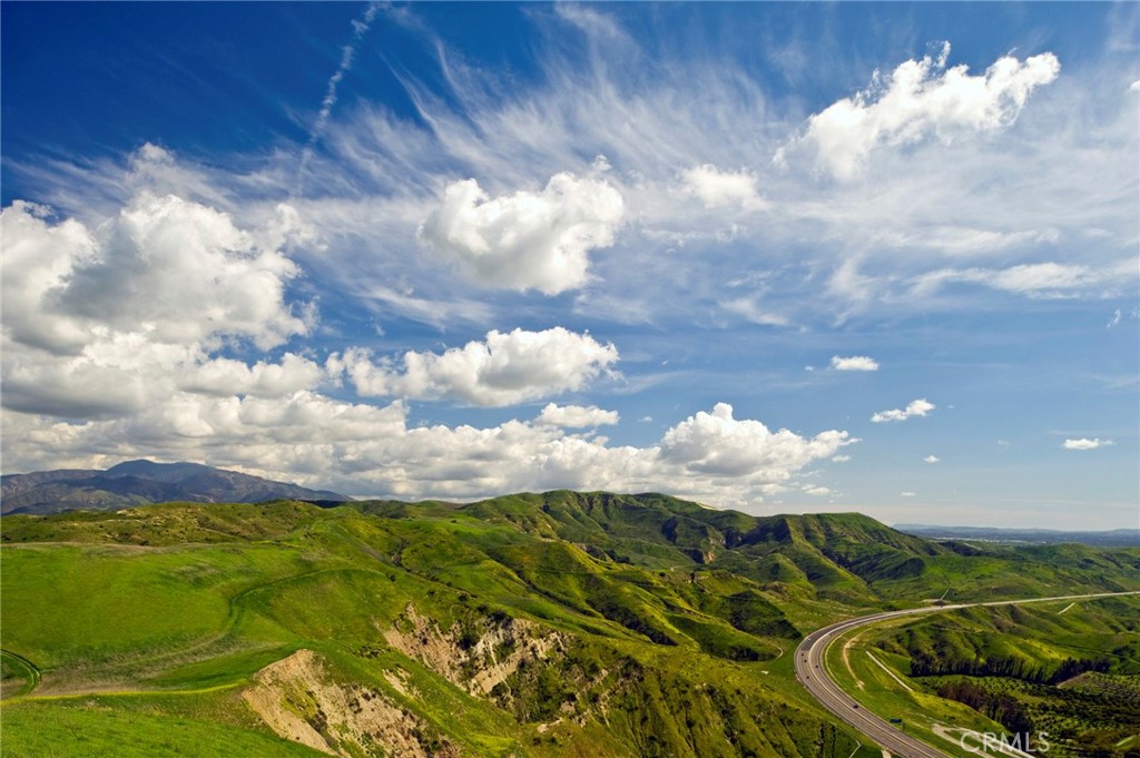 https://media.crmls.org/medias/c0c41e43-d7f5-41b1-9d89-e964bd409cf5.jpg?preset=X-Large