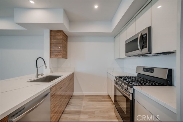 7018 Alabama Avenue, Canoga Park CA: https://media.crmls.org/medias/c0c42188-4985-4006-9c38-c38335ec2363.jpg