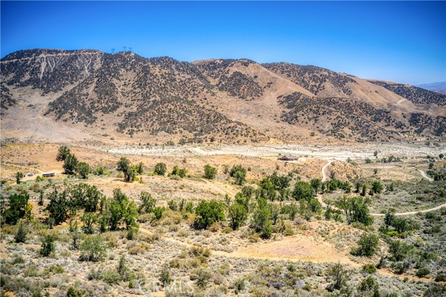 6 Grand Terrace Dr, Lebec CA: https://media.crmls.org/medias/c0c53393-7096-4487-8831-82c143a3a486.jpg