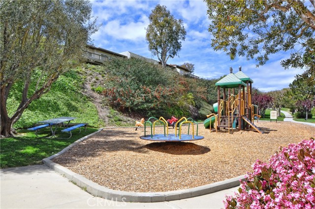 11 Cottonwood Circle, Rolling Hills Estates, California 90274, 3 Bedrooms Bedrooms, ,3 BathroomsBathrooms,Residential,Sold,Cottonwood,SB22013673