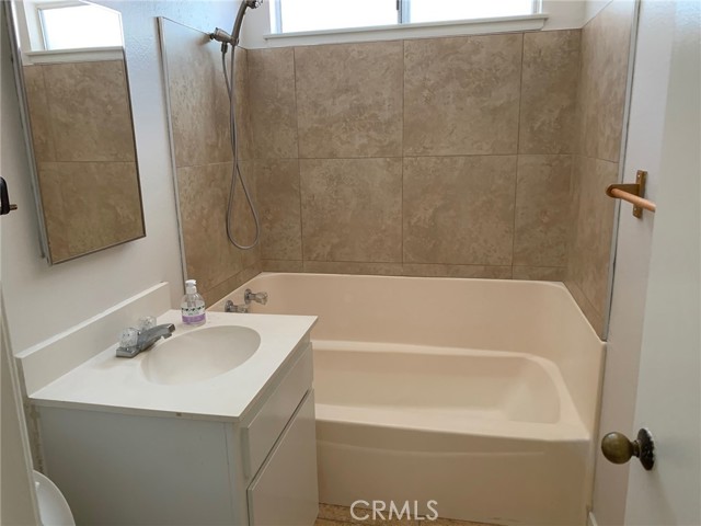 Detail Gallery Image 13 of 15 For 31074 Camino Del Este, Temecula,  CA 92591 - 3 Beds | 2 Baths