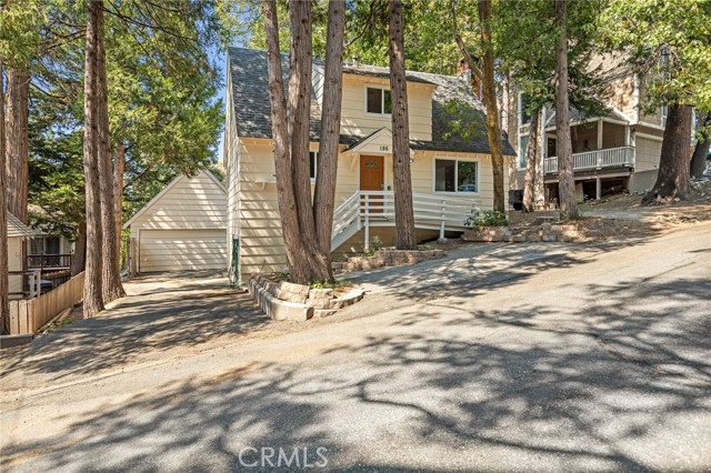 Detail Gallery Image 1 of 21 For 186 Hemlock Dr, Lake Arrowhead,  CA 92352 - 3 Beds | 1/1 Baths