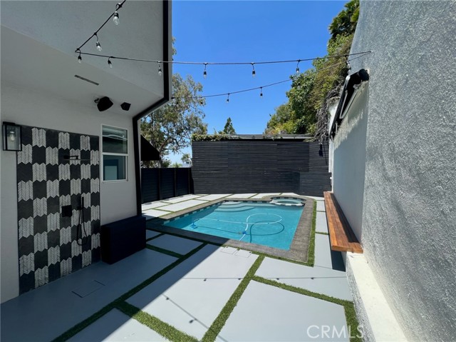 Detail Gallery Image 10 of 10 For 2069 N Gramercy Pl, Hollywood Hills,  CA 90068 - 5 Beds | 6 Baths