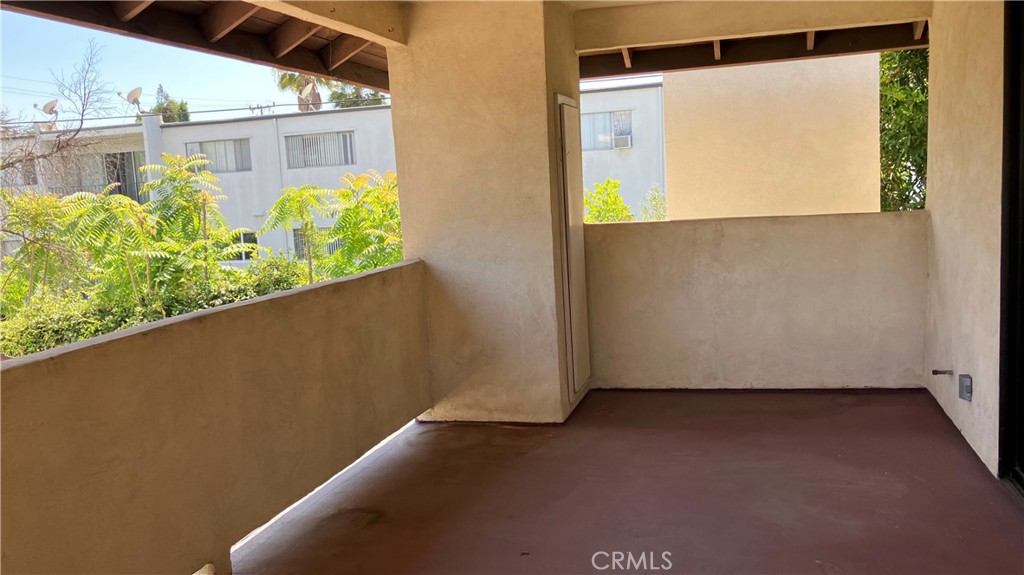 https://media.crmls.org/medias/c0c6fa65-1641-4355-80b0-6efb43b4cbc0.jpg?preset=X-Large