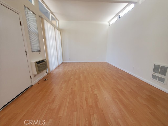 2754 Montrose, Montrose CA: https://media.crmls.org/medias/c0c7ddb5-1bb9-4ae7-ae33-48a1fd612ae9.jpg