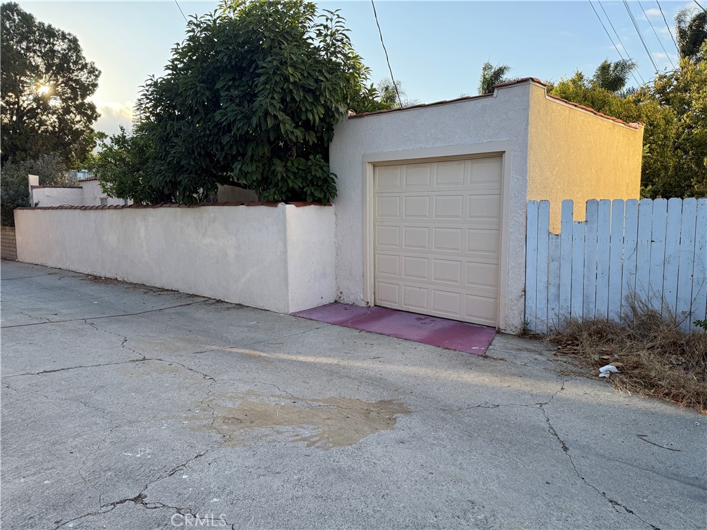 https://media.crmls.org/medias/c0c7f8d0-1fa4-49fd-9001-8a9a8072a410.jpg?preset=X-Large