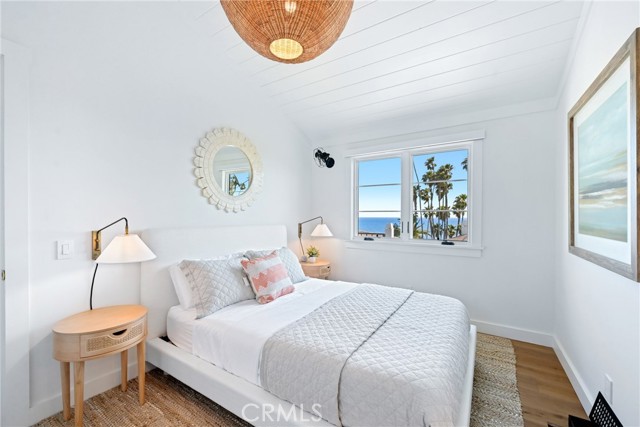 360 Cliff, Laguna Beach CA: https://media.crmls.org/medias/c0c899ad-bad9-4e4f-a7cf-77845a924f47.jpg