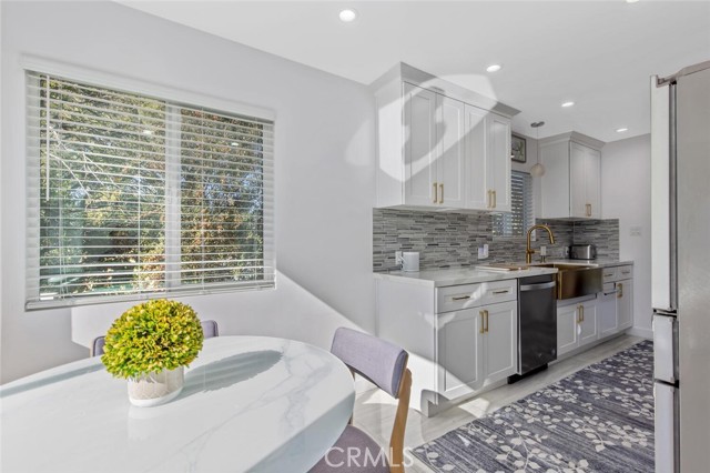 22444 Venido Road, Woodland Hills CA: https://media.crmls.org/medias/c0c8f60d-3c1b-4c00-a023-a2763899f8f8.jpg