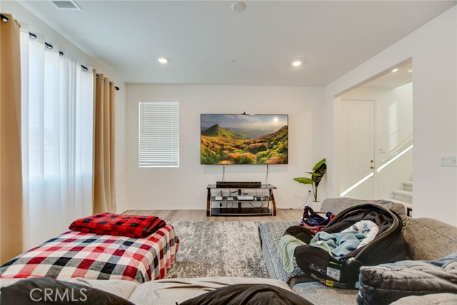 Detail Gallery Image 8 of 33 For 2526 Gunner Ridge, Rialto,  CA 92377 - 3 Beds | 2/1 Baths