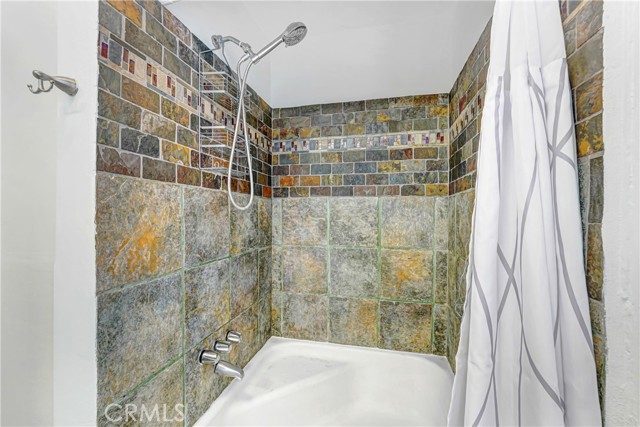 Detail Gallery Image 14 of 33 For 810 E 87th, Los Angeles,  CA 90002 - 4 Beds | 2 Baths