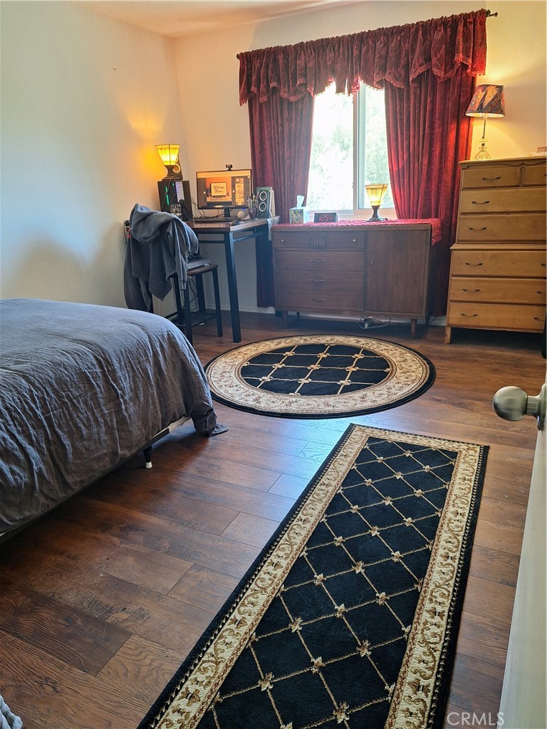 https://media.crmls.org/medias/c0ca1533-cbbe-4f3e-a225-55e049f6ce4e.jpg?preset=X-Large