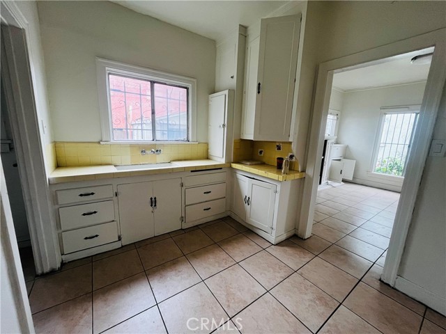 Detail Gallery Image 18 of 21 For 6325 S Figueroa St, Los Angeles,  CA 90003 - – Beds | – Baths