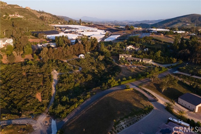 1088 Via Conca Doro, Vista CA: https://media.crmls.org/medias/c0caedf7-011e-491c-80f4-e0dcee9c76a1.jpg