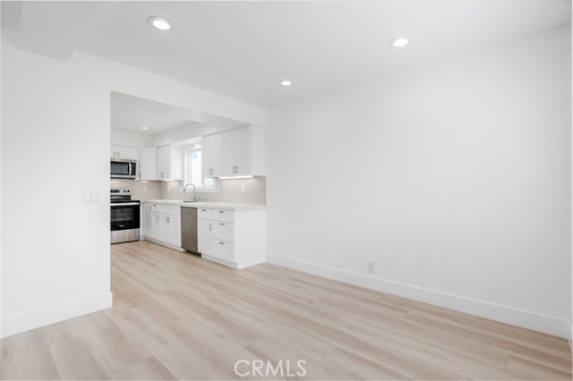 707 1/2 Orchid Avenue, Corona del Mar CA: https://media.crmls.org/medias/c0cba5ad-f051-4b83-9f95-ef9986239cbd.jpg