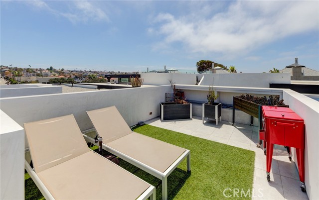 1610 Loma Drive, Hermosa Beach, California 90254, 4 Bedrooms Bedrooms, ,4 BathroomsBathrooms,Residential,Sold,Loma,SB23130408