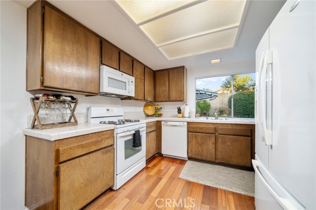 Image 14 of 39 For 5022 Burnaby