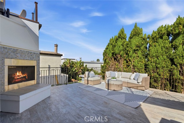 Detail Gallery Image 26 of 63 For 1001 2nd, Hermosa Beach,  CA 90254 - 5 Beds | 3/1 Baths