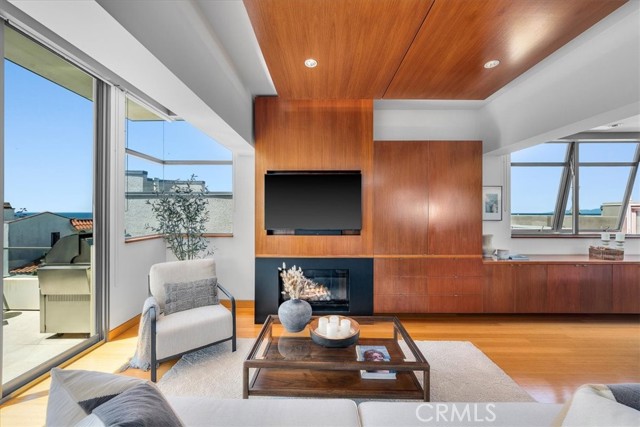 Detail Gallery Image 13 of 53 For 2301 Manhattan Ave, Manhattan Beach,  CA 90266 - 3 Beds | 2/1 Baths