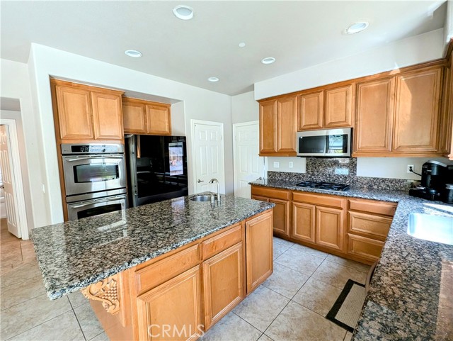 1971 Mesa Drive, Colton CA: https://media.crmls.org/medias/c0cd0b2b-9f47-4952-90f8-bd45dd492e8d.jpg
