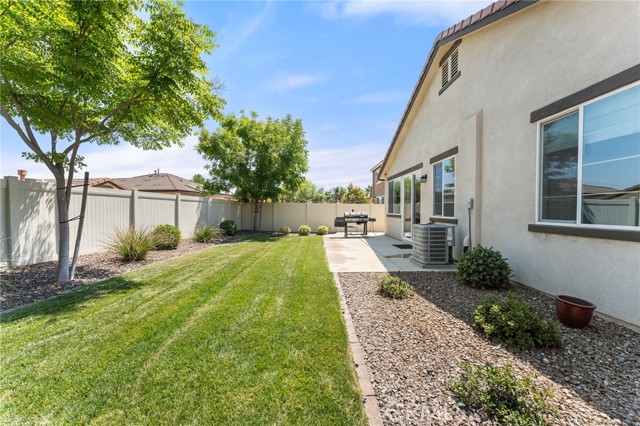 4011 Blackberry Drive, San Bernardino CA: https://media.crmls.org/medias/c0cea2ed-ff43-455c-93e1-f239c4c001a9.jpg