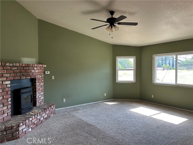 14402 Boxtree Street, Lake Hughes CA: https://media.crmls.org/medias/c0cfdd3a-9ae2-4b3f-97d4-8015f997e86a.jpg
