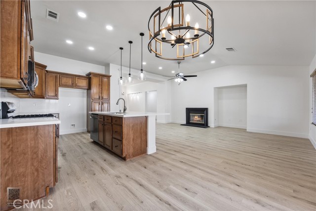 Detail Gallery Image 14 of 56 For 10302 Willow Bend Ct, Bakersfield,  CA 93312 - 4 Beds | 2 Baths