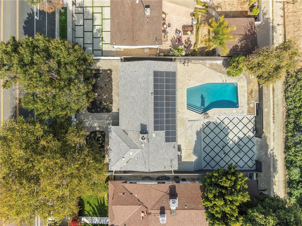 https://media.crmls.org/medias/c0d00e2f-0676-4280-a1b6-0a5ffbf1cb6b.jpg?preset=X-Large