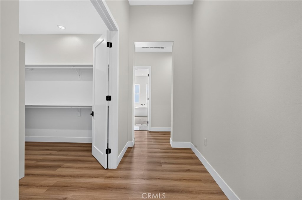 https://media.crmls.org/medias/c0d06526-4a17-4086-90ff-967940405d6a.jpg?preset=X-Large