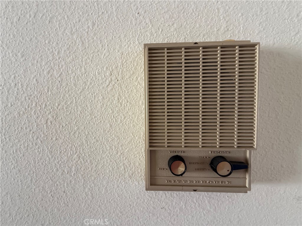 https://media.crmls.org/medias/c0d0cd51-d1ec-4f1f-83e0-2cb2c8d402ba.jpg?preset=X-Large