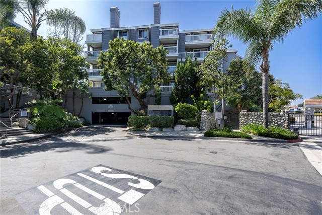 Detail Gallery Image 40 of 57 For 20301 Bluffside Circle #315,  Huntington Beach,  CA 92646 - 1 Beds | 1 Baths