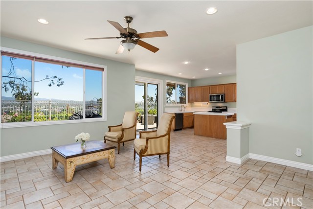 10 Via Berrendo, Rancho Santa Margarita CA: https://media.crmls.org/medias/c0d1afc7-57a8-42ed-9d78-b225fb507583.jpg