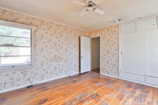 555 S Center St., Redlands CA: https://media.crmls.org/medias/c0d1f9ee-14a2-40a2-a12d-0afcd7ee788c.jpg