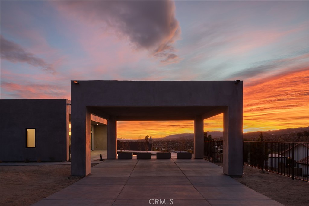 https://media.crmls.org/medias/c0d34387-1856-4f42-974b-b252c3f782eb.jpg?preset=X-Large
