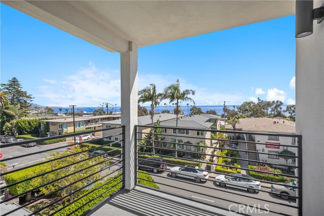 428 Cypress Drive, Laguna Beach CA: https://media.crmls.org/medias/c0d354bf-a458-4165-8078-87f97c0f0611.jpg