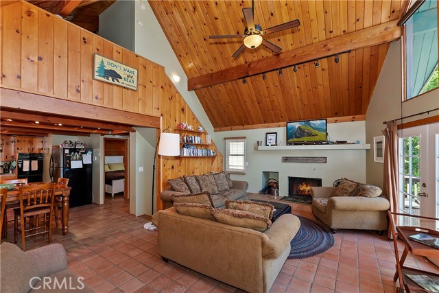 Detail Gallery Image 9 of 43 For 590 Pioneer Rd, Lake Arrowhead,  CA 92352 - 4 Beds | 3 Baths