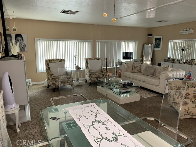 23301 Ridge Route DR, Laguna Hills CA: https://media.crmls.org/medias/c0d58abf-6180-43d0-929d-96542621f069.jpg