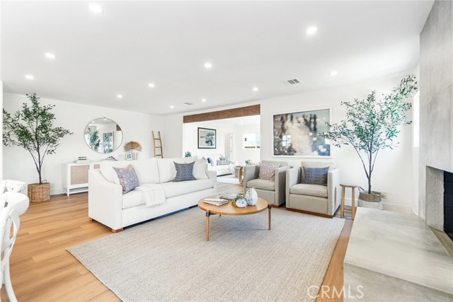 22748 Samuel Street, Torrance CA: https://media.crmls.org/medias/c0d65b6a-8637-4541-98b0-ffff15455431.jpg