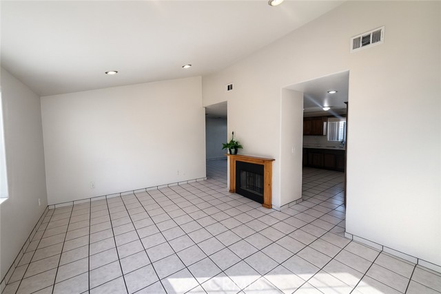 Detail Gallery Image 2 of 15 For 1049 Sanford Ave, Wilmington,  CA 90744 - 3 Beds | 2 Baths