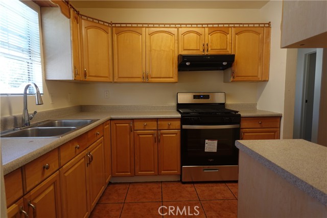 956 S Philadelphia Street, Anaheim CA: https://media.crmls.org/medias/c0d808bd-f99f-450e-899d-243acd9872fc.jpg