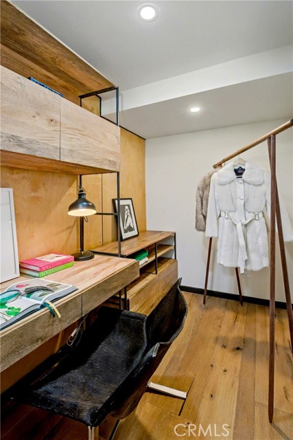 Detail Gallery Image 27 of 46 For 9701 Bothwell Road, Northridge,  CA 91324 - 4 Beds | 3/1 Baths